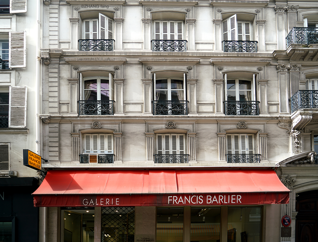 FacadeAvantGalerieBarlier